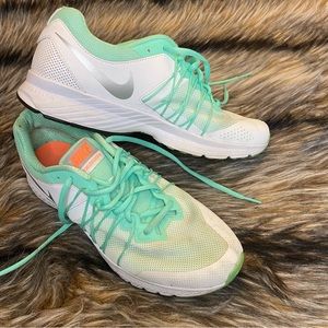 Nike sneakers unisex (white and light green)